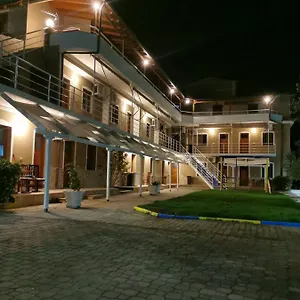 Hotel Dolce Italia, Radhimë